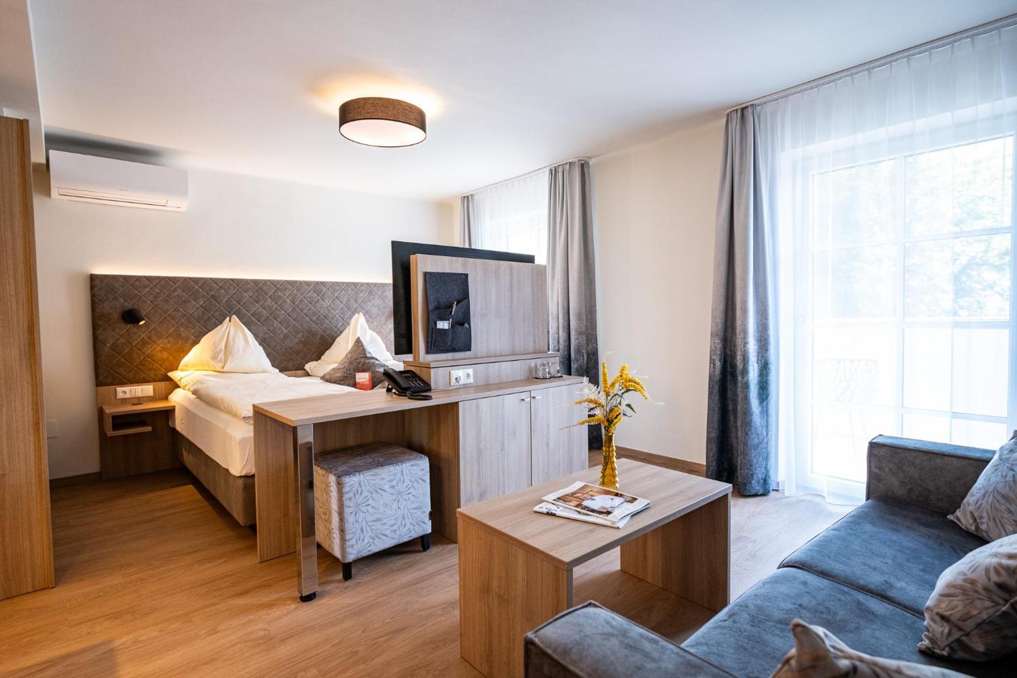 Rosenvilla Hotel 4*